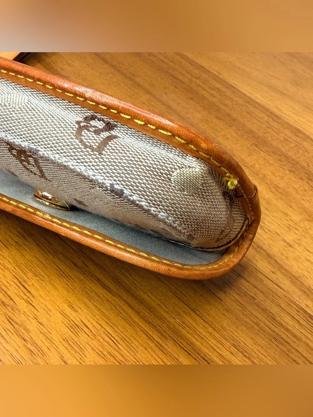 Dooney & Bourke Small Wristlet Gray Tan DB Heart Canvas Leather Trim Y2K Vtg
